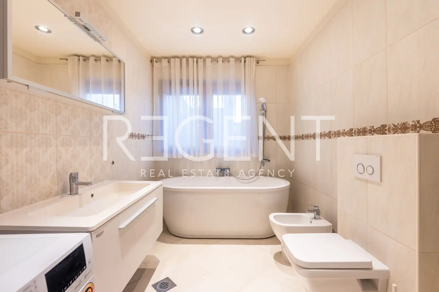 Zagreb, Sestine - Exklusives Penthouse in einer Stadtvilla, 123m2 zur Miete