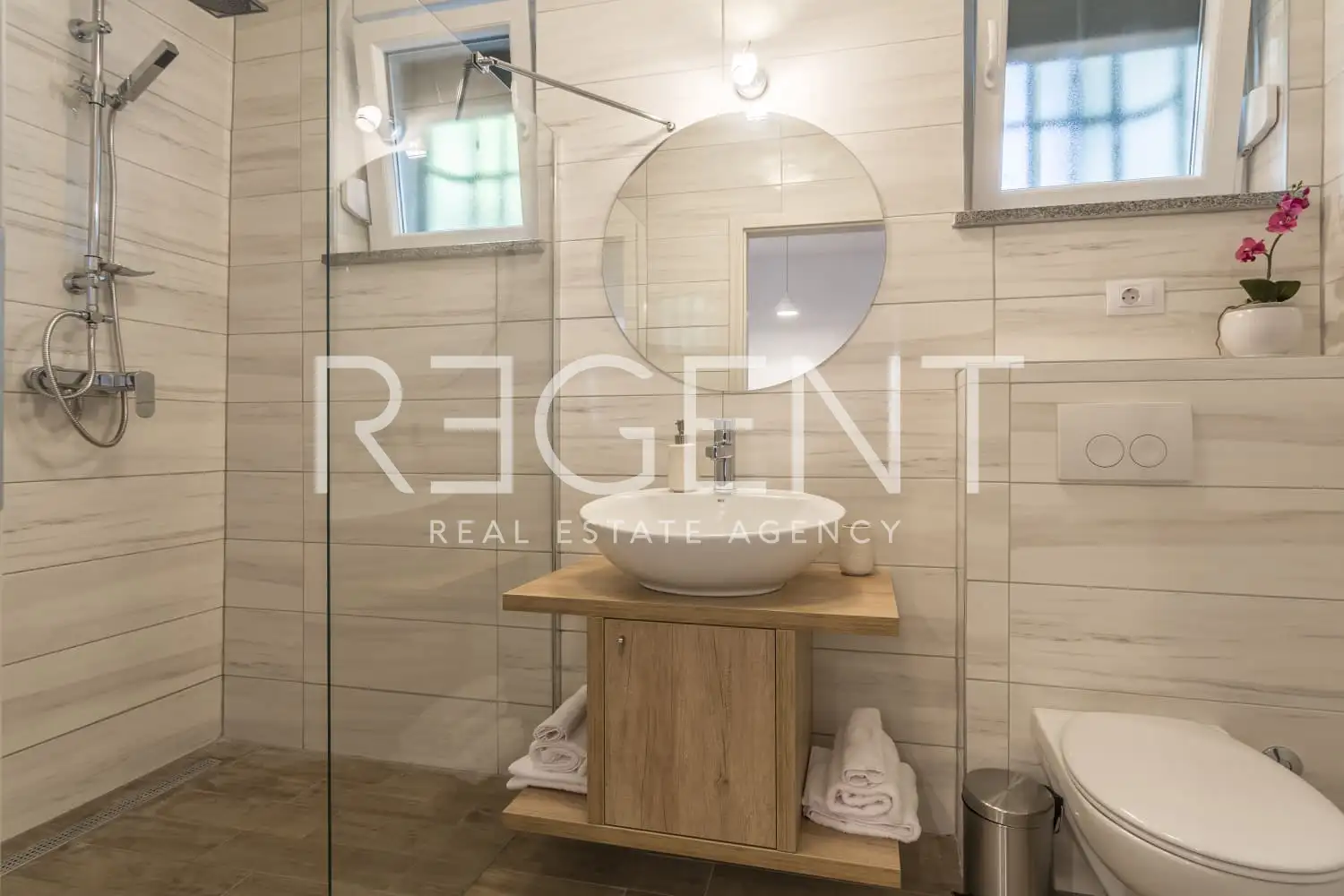 Split, Bačvice - Stan s 3 apartmanske jedinice i prostranim vrtom