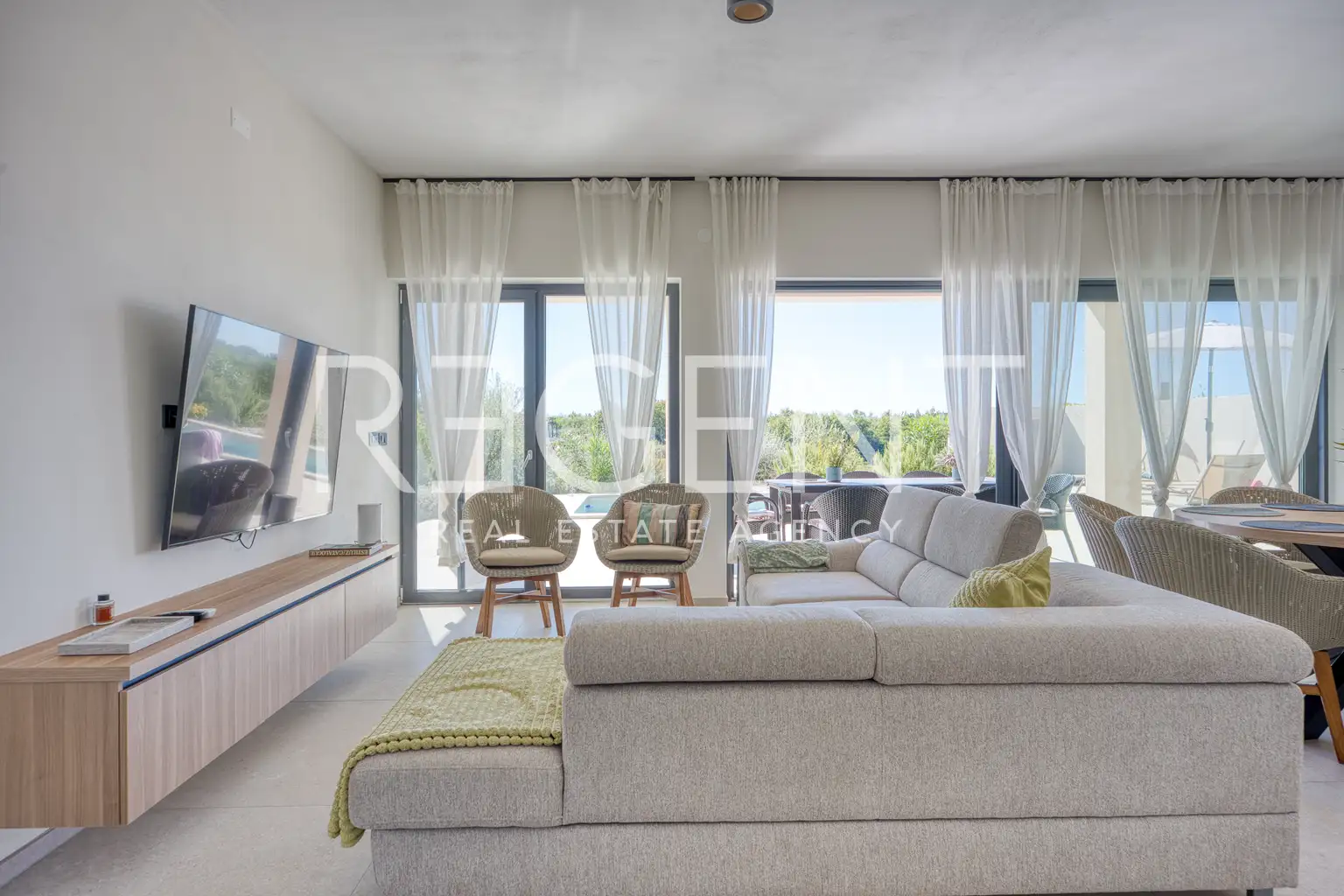 Kuća 230 m² — grijani bazen, krovna terasa, Poreč