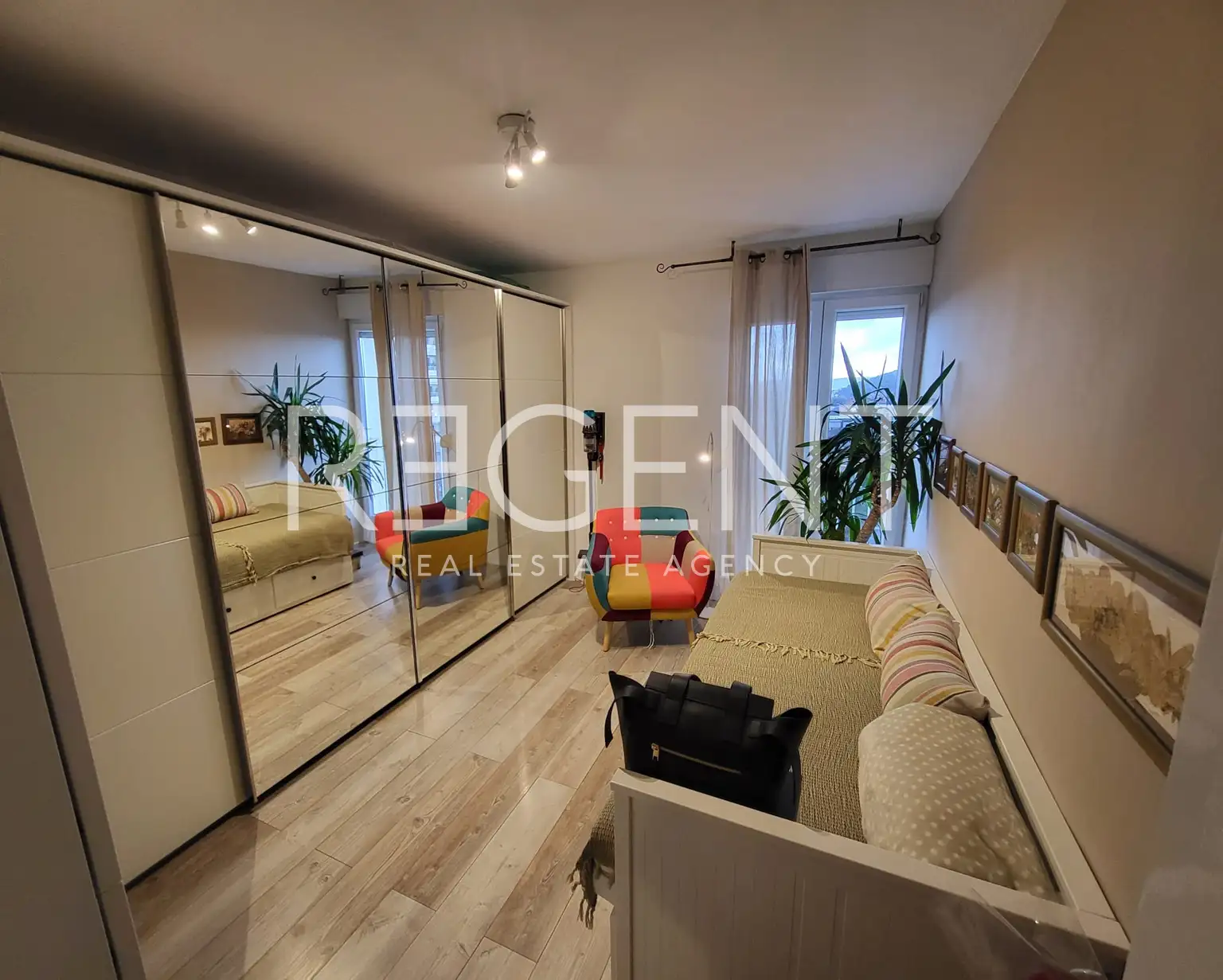 Split, Gripe - Dvosoban stan sa balkonom