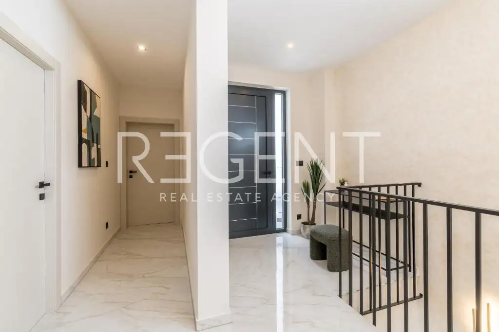 Dugi Rat - Vila 300 m², bazen, sauna ,pogled na more