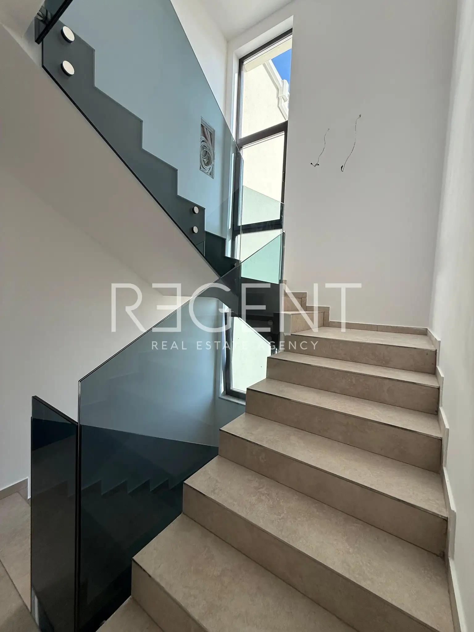 Rogoznica - Wohnung im Untergeschoss mit Terrasse und Meerblick
