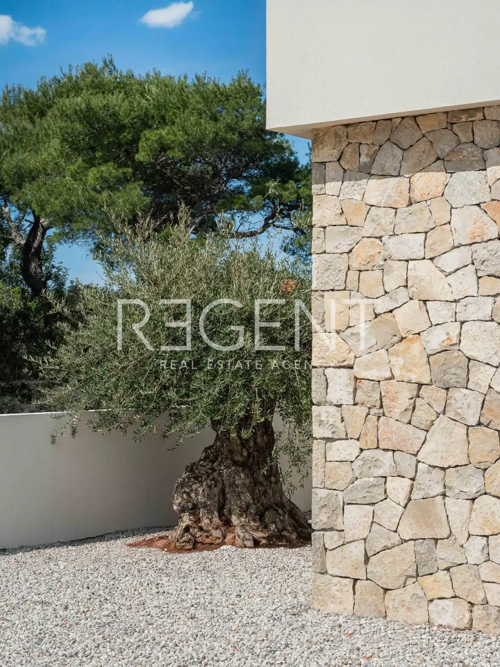 Šolta - Moderna vila s bazenom