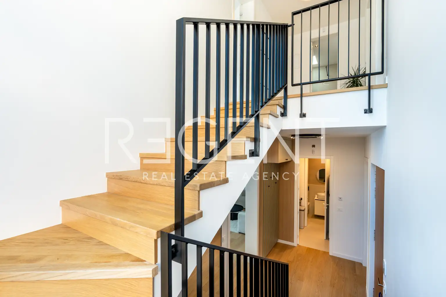 Vila 240 m² za najem, Gornji Bukovac — bazen, garaža