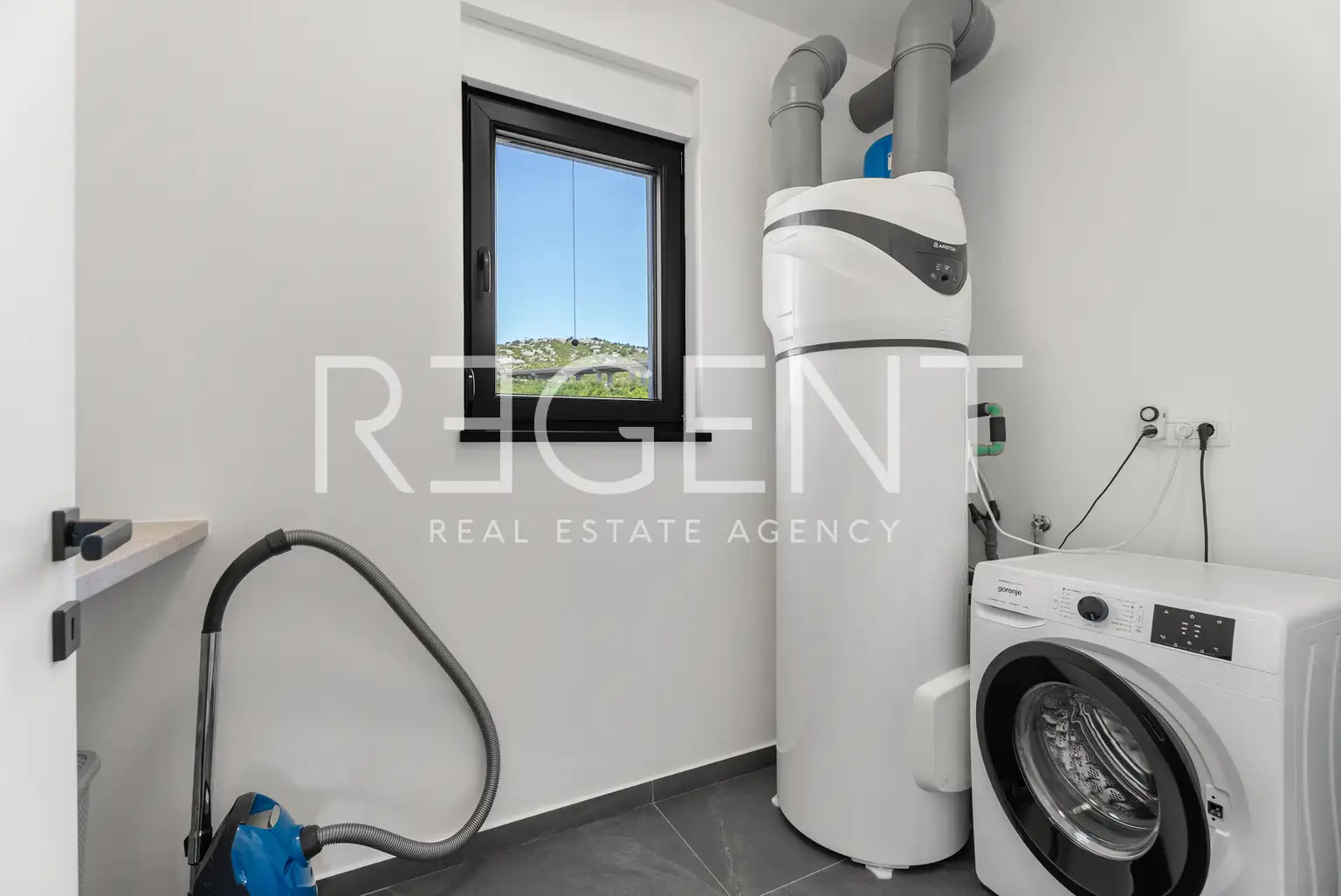 Zadar, Rovanjska - Newly built villa with a pool and sea view