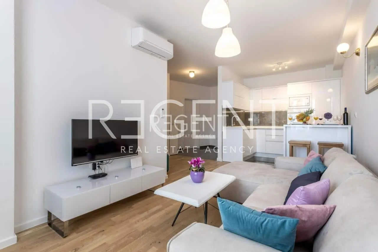 Split, Žnjan - Luksusowy dwupokojowy penthouse 70 m2 z tarasem