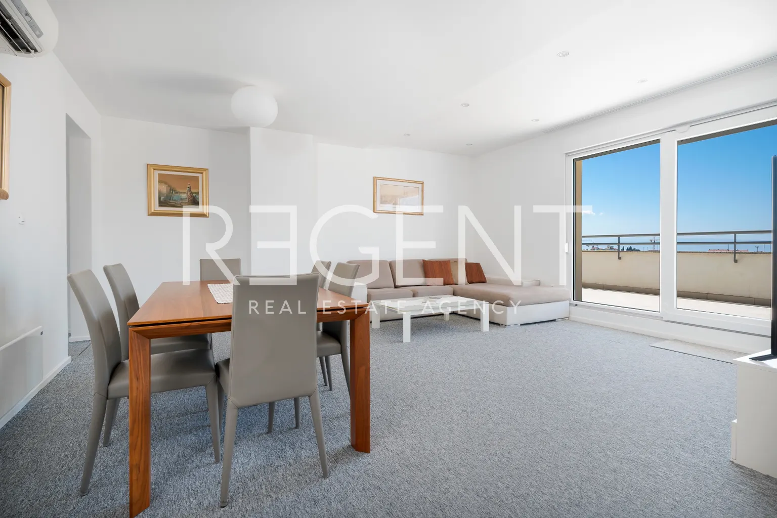 Split, Dragovode - Luksuzan penthouse s terasom i pogledom na more 103 m2