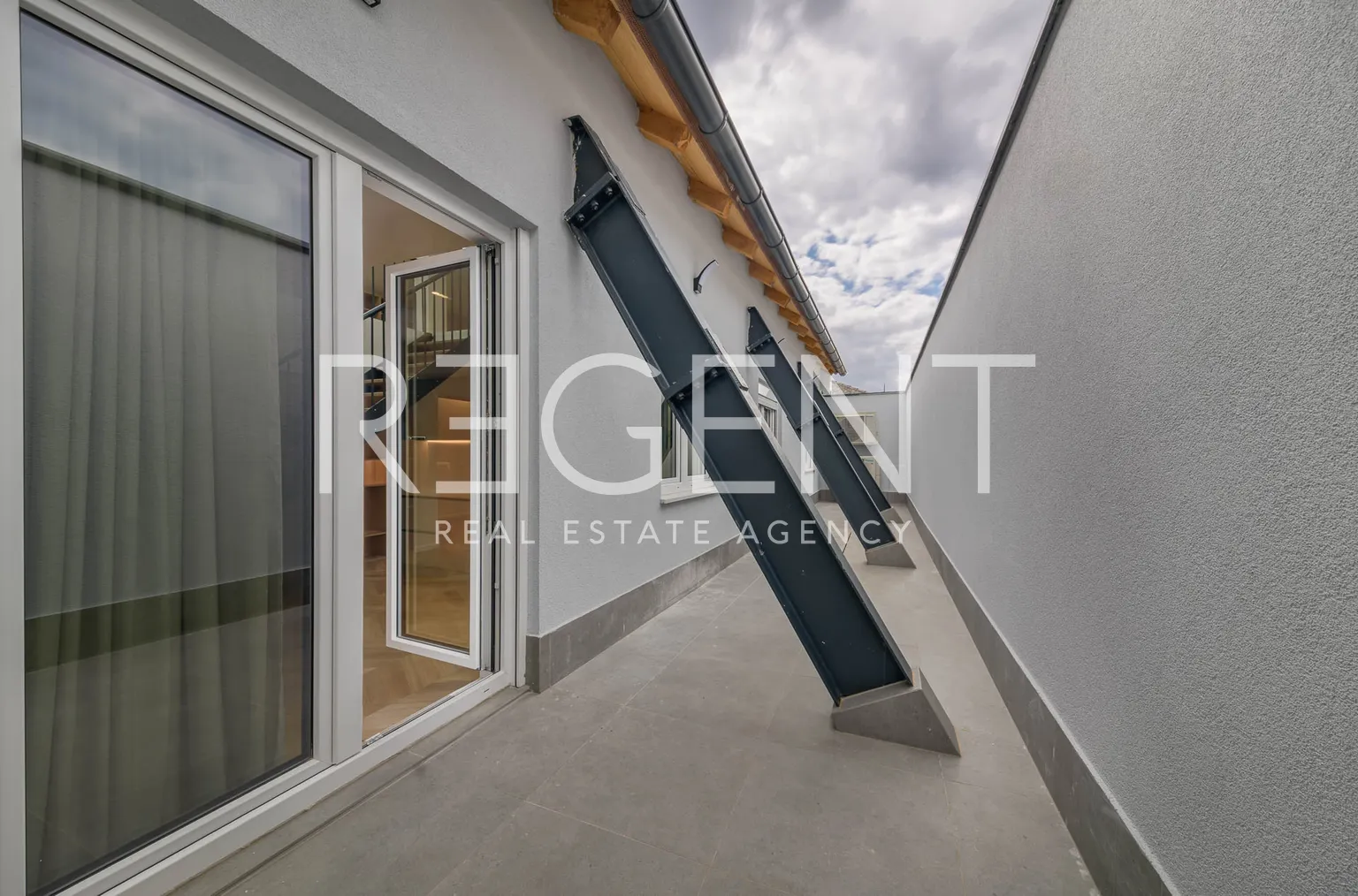 Záhřeb, Centrum – Luxusní dvoupodlažní penthouse 150 m² k pronájmu