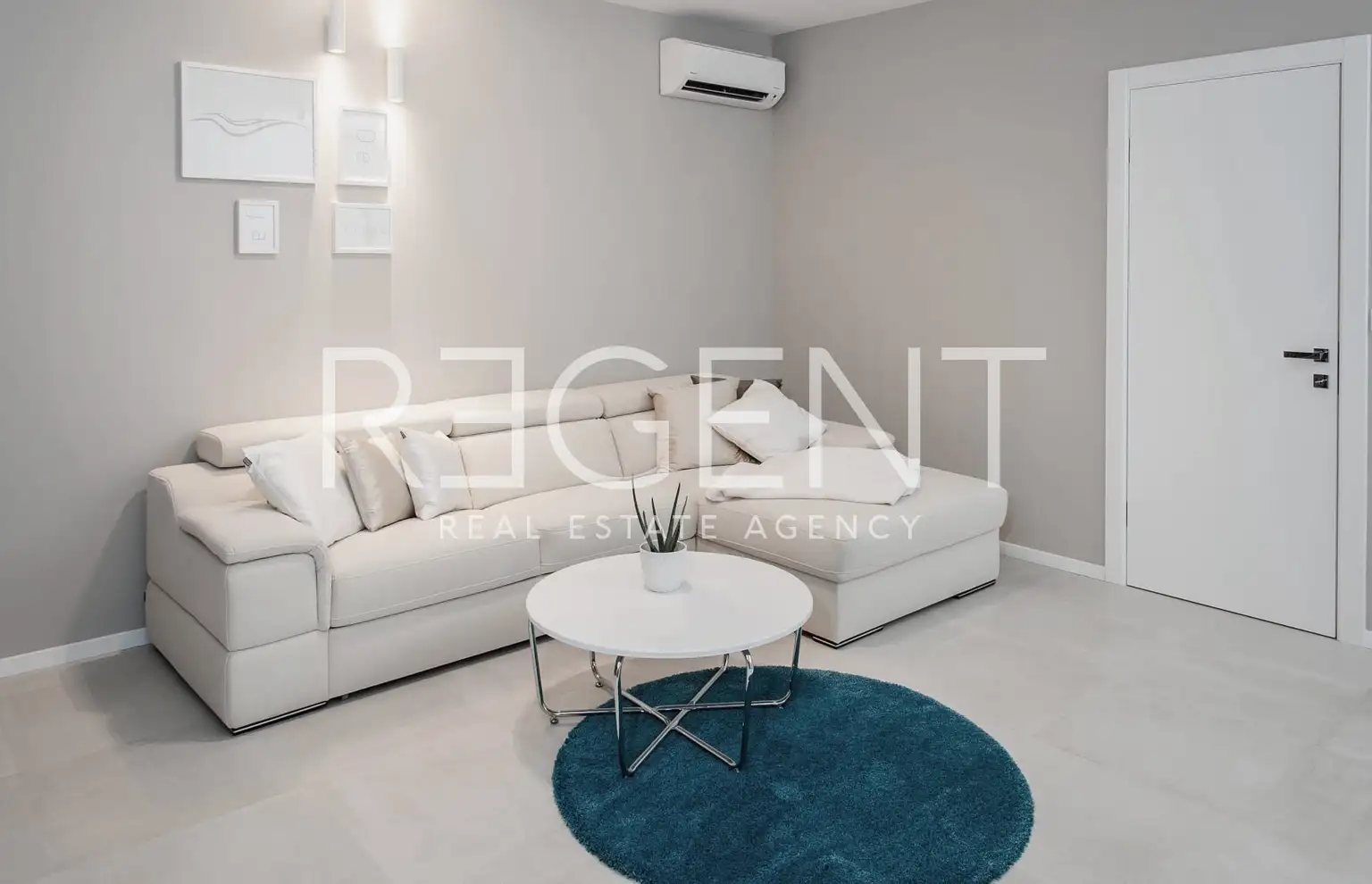 Split, Žnjan-dvosoban s balkonom, drugi red od mora