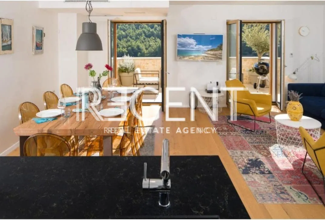 Hvar - villa in pietra dal design unico di 250m2
