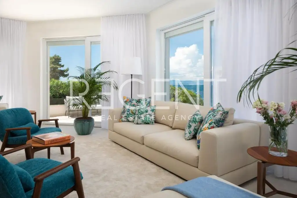 Brač - Moderna vila prvi red uz more