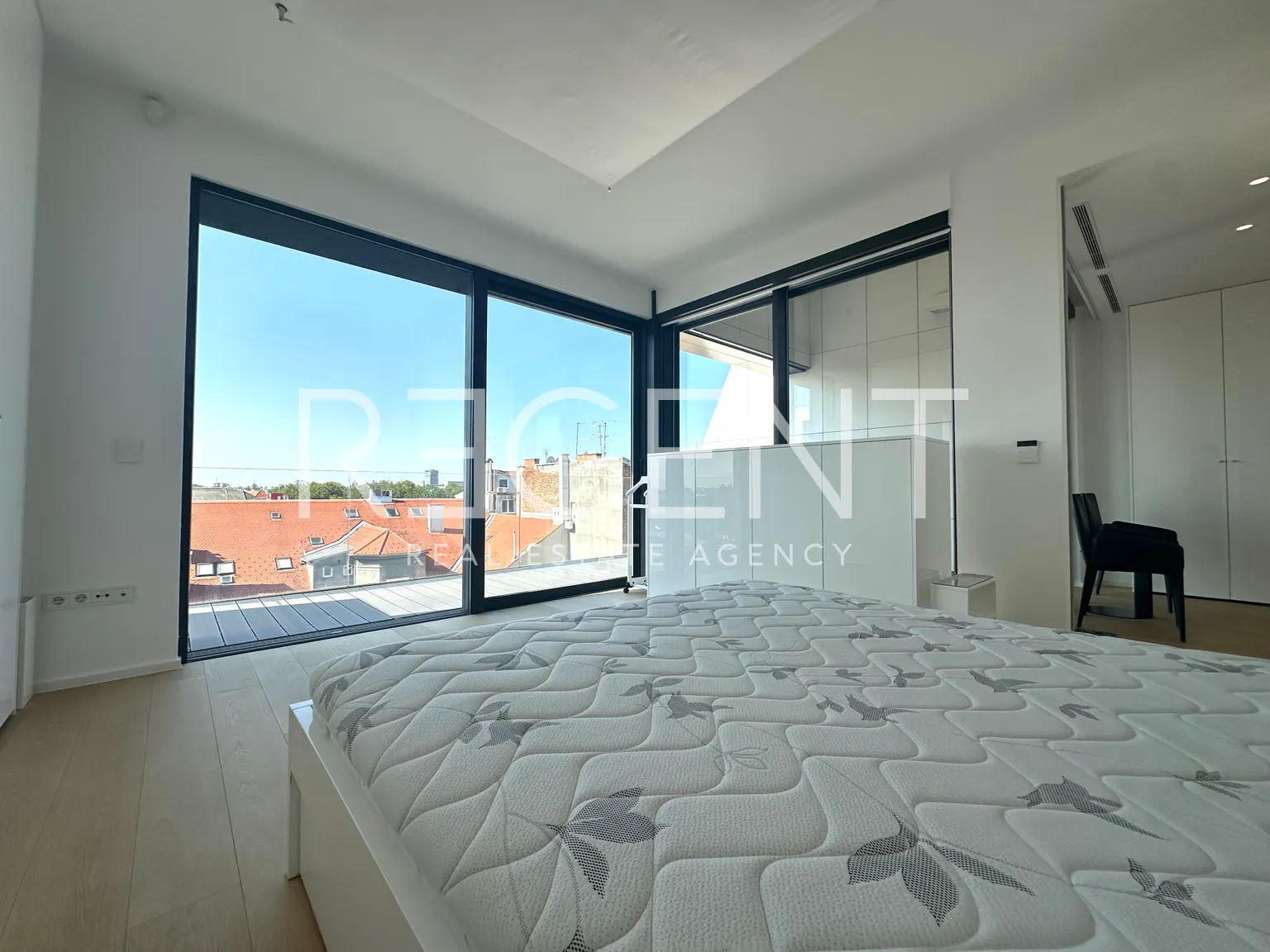 Zagreb, Centar, Ban Centar - Ekskluzivan penthouse s pogledom na katedralu
