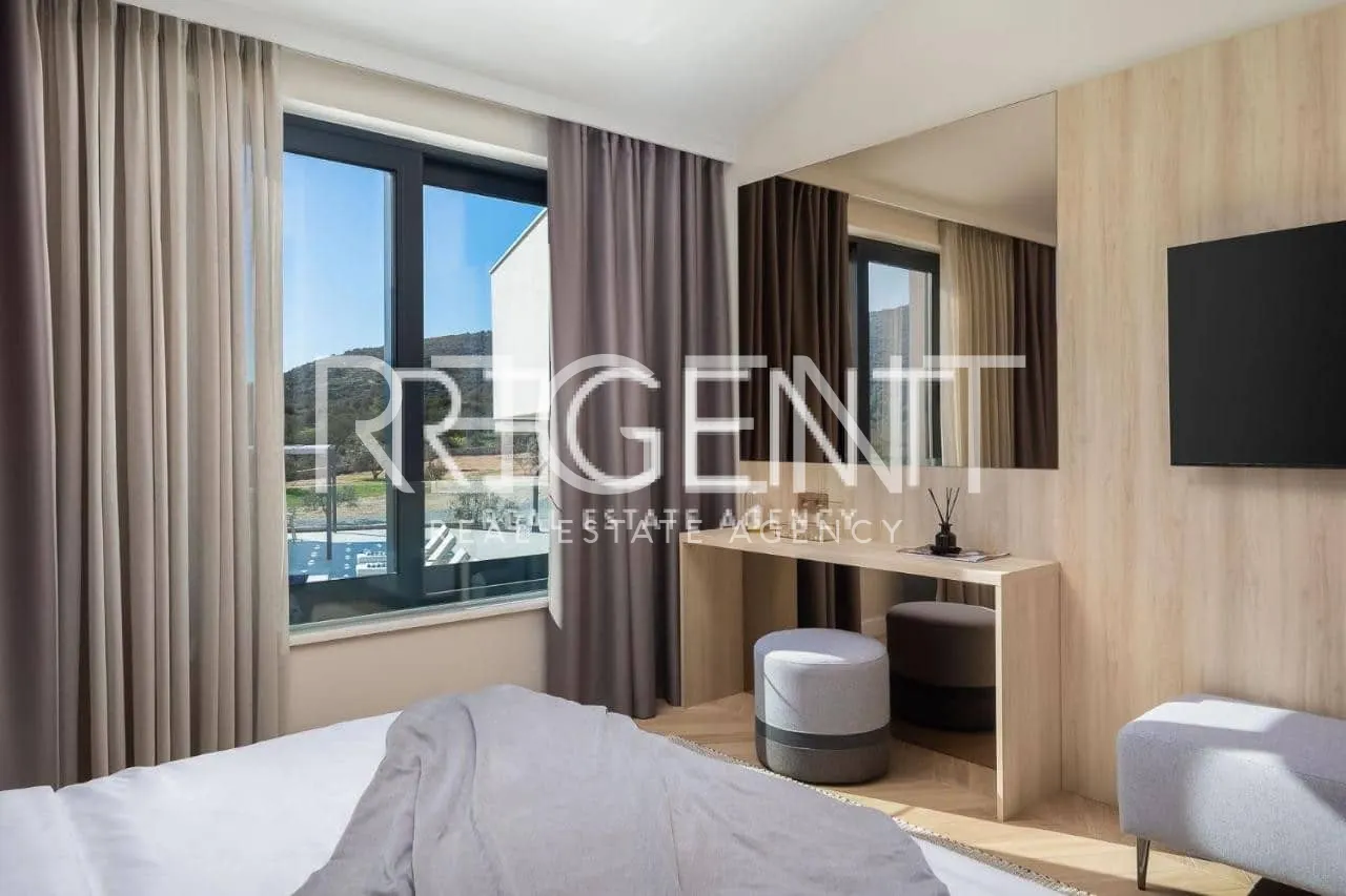 Trogir, Marina - luxusní vila v klidném prostředí, 6900m2