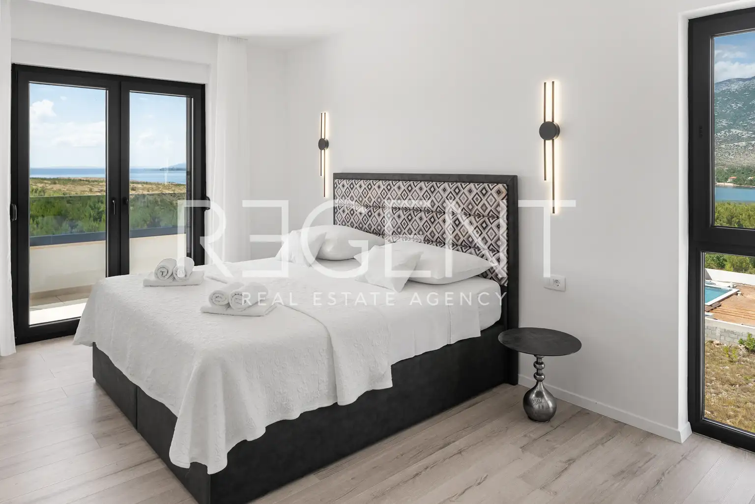 Zadar, Rovanjska - Newly built villa with a pool and sea view