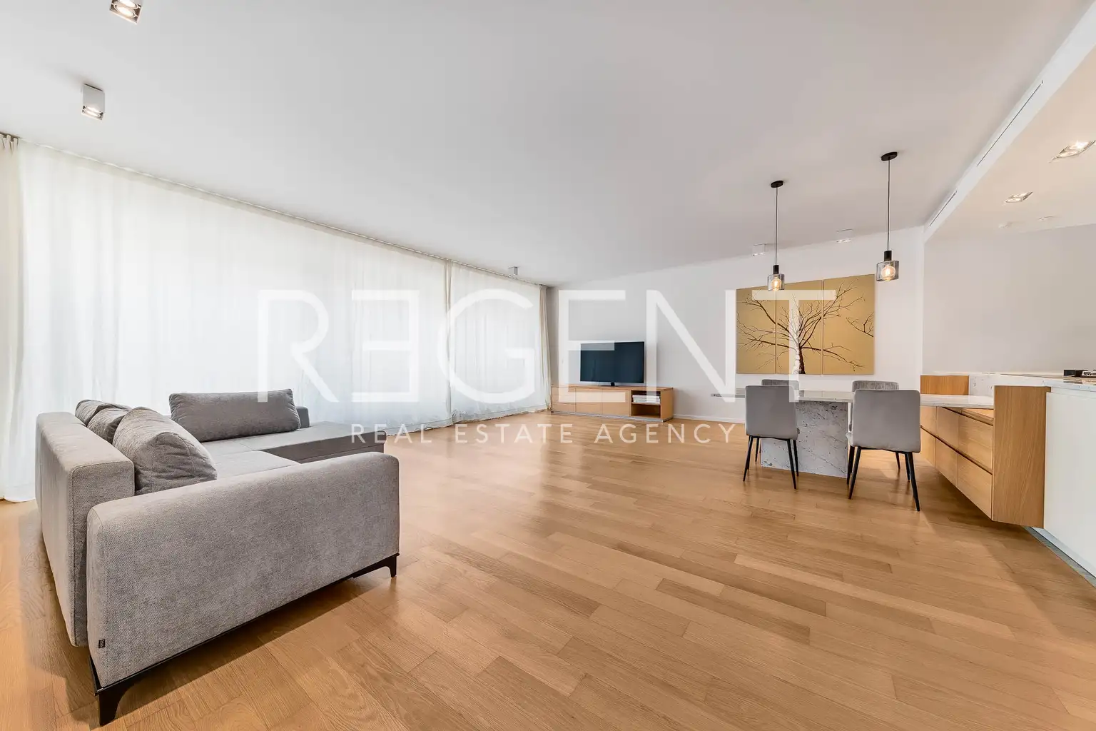 Zagreb, Ban Centar – Trosoban stan 131 m2