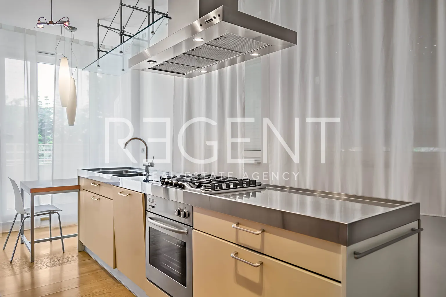 Záhřeb, Pantovčak - Luxusní dvoupodlažní penthouse 277 m2 k pronájmu