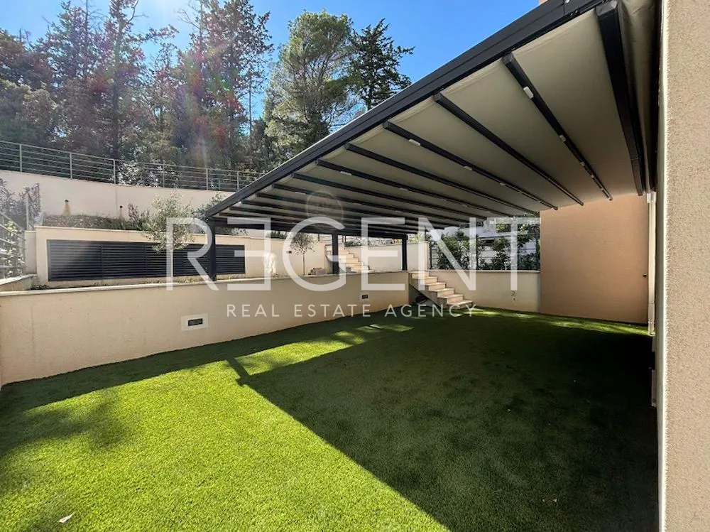 Split, Marjan - Trosoban stan s vrtom 112 m2
