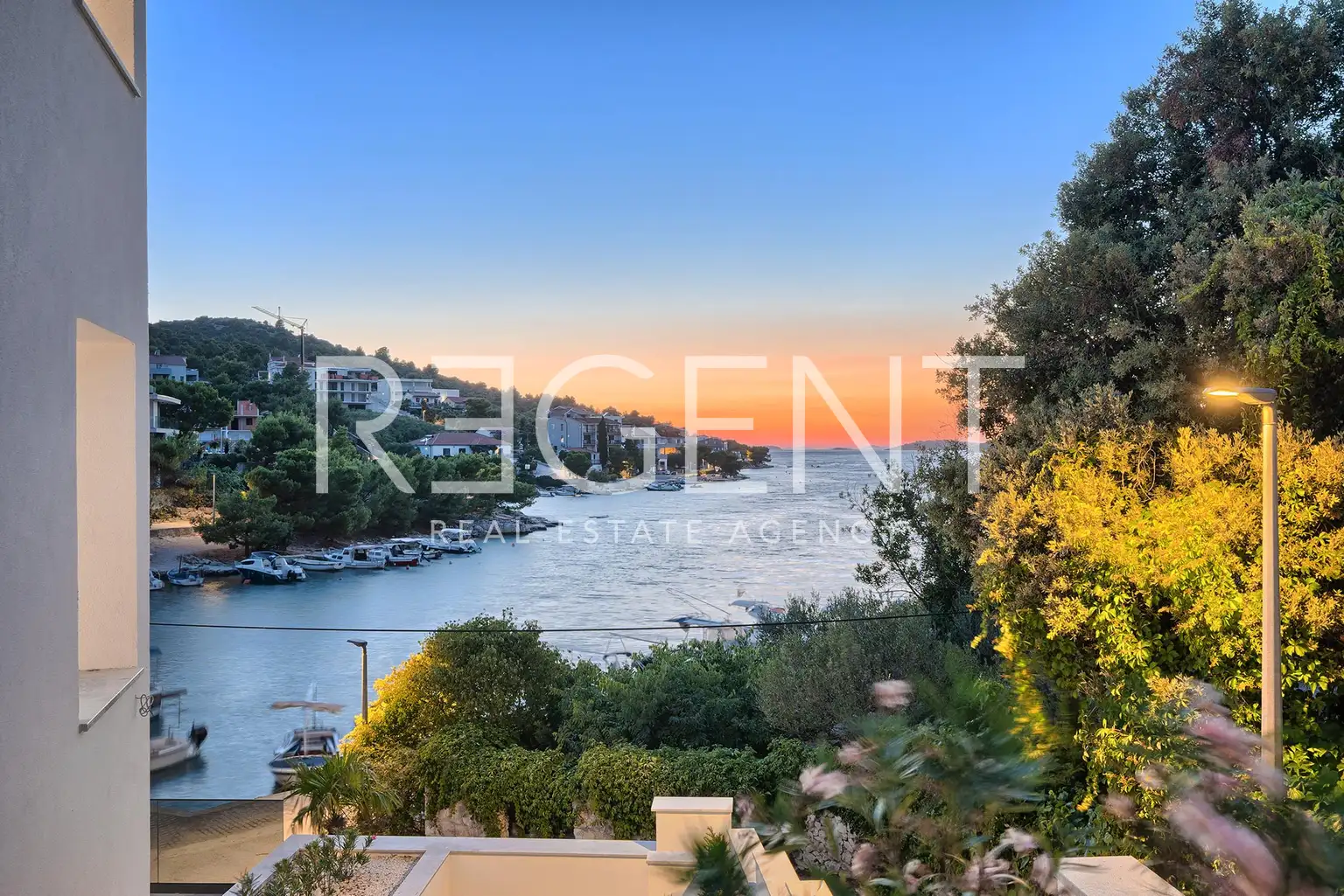 Ražanj – Vila s bazenom i panoramskim pogledom na more