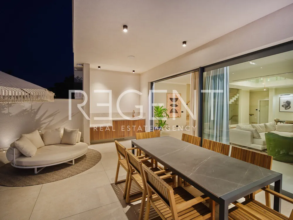Trogir - Moderna vila s pogledom na morje 341 m2