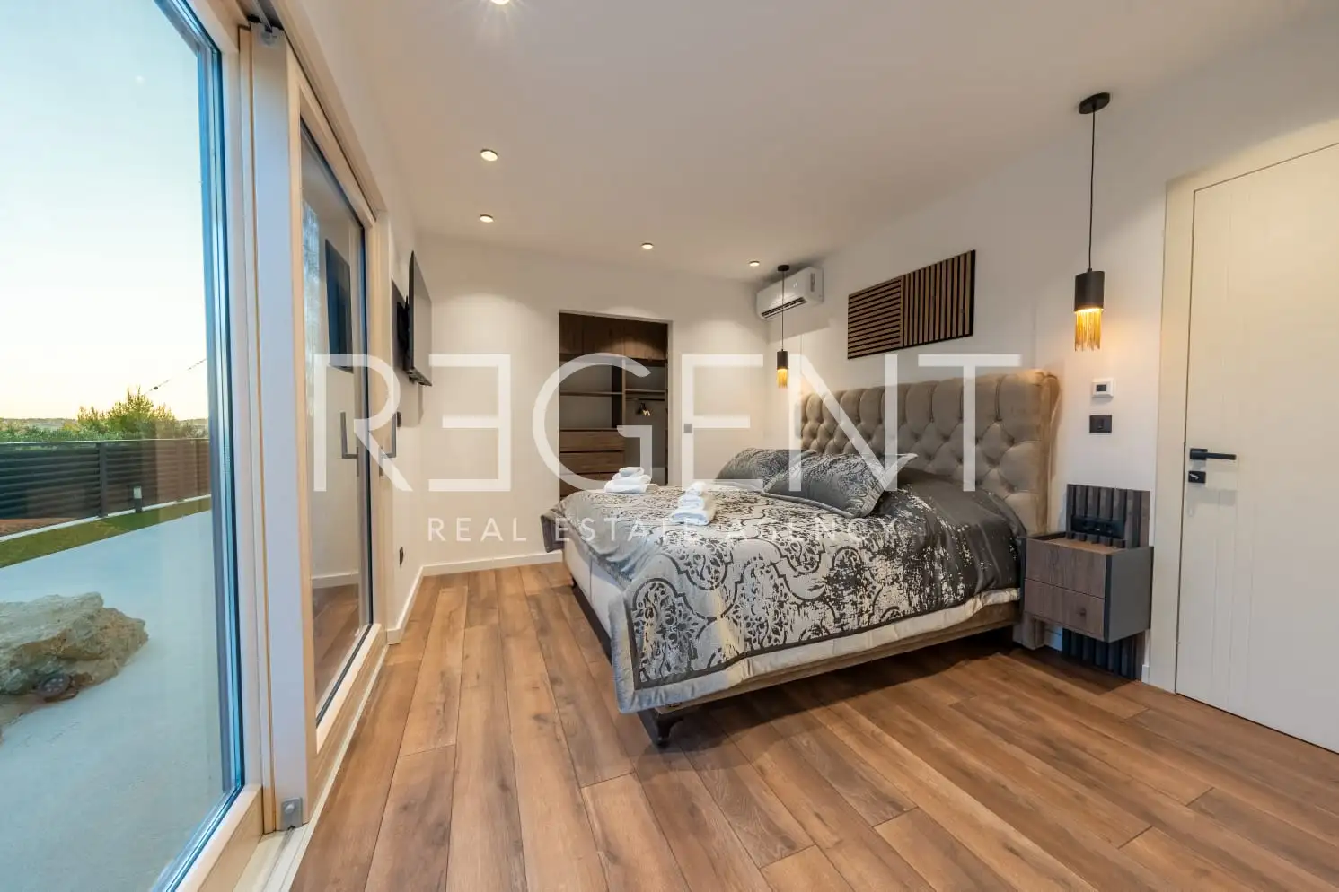 Split, Strožanac - Modern villa with sea view, pool and auxiliary building 50 m2