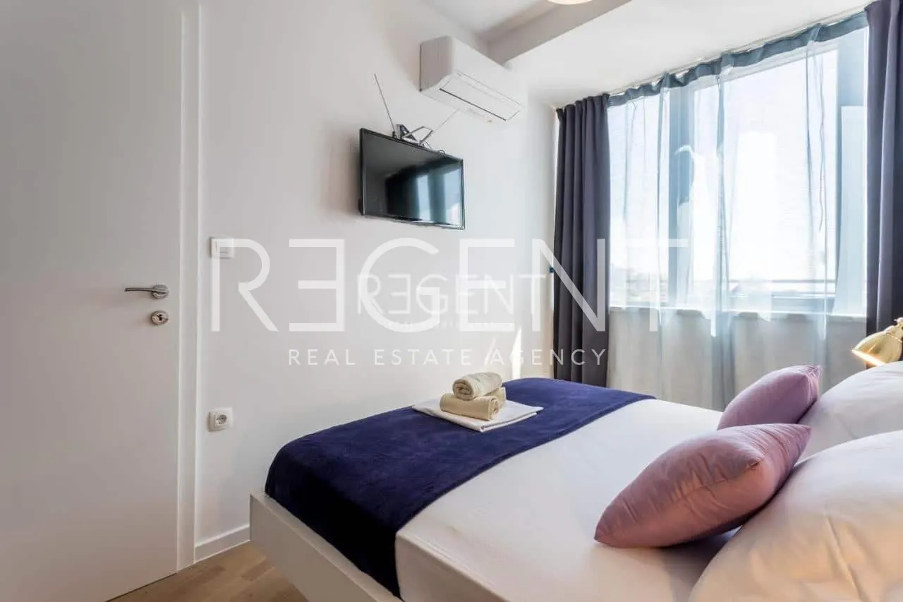 Split, Žnjan - Luksusowy dwupokojowy penthouse 70 m2 z tarasem
