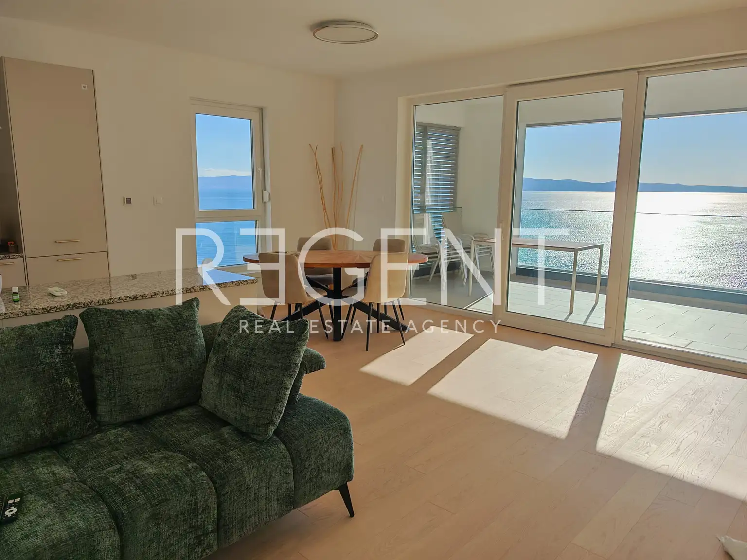 Split, Duilovo - Dvojizbový byt s loggiou a výhľadom na more