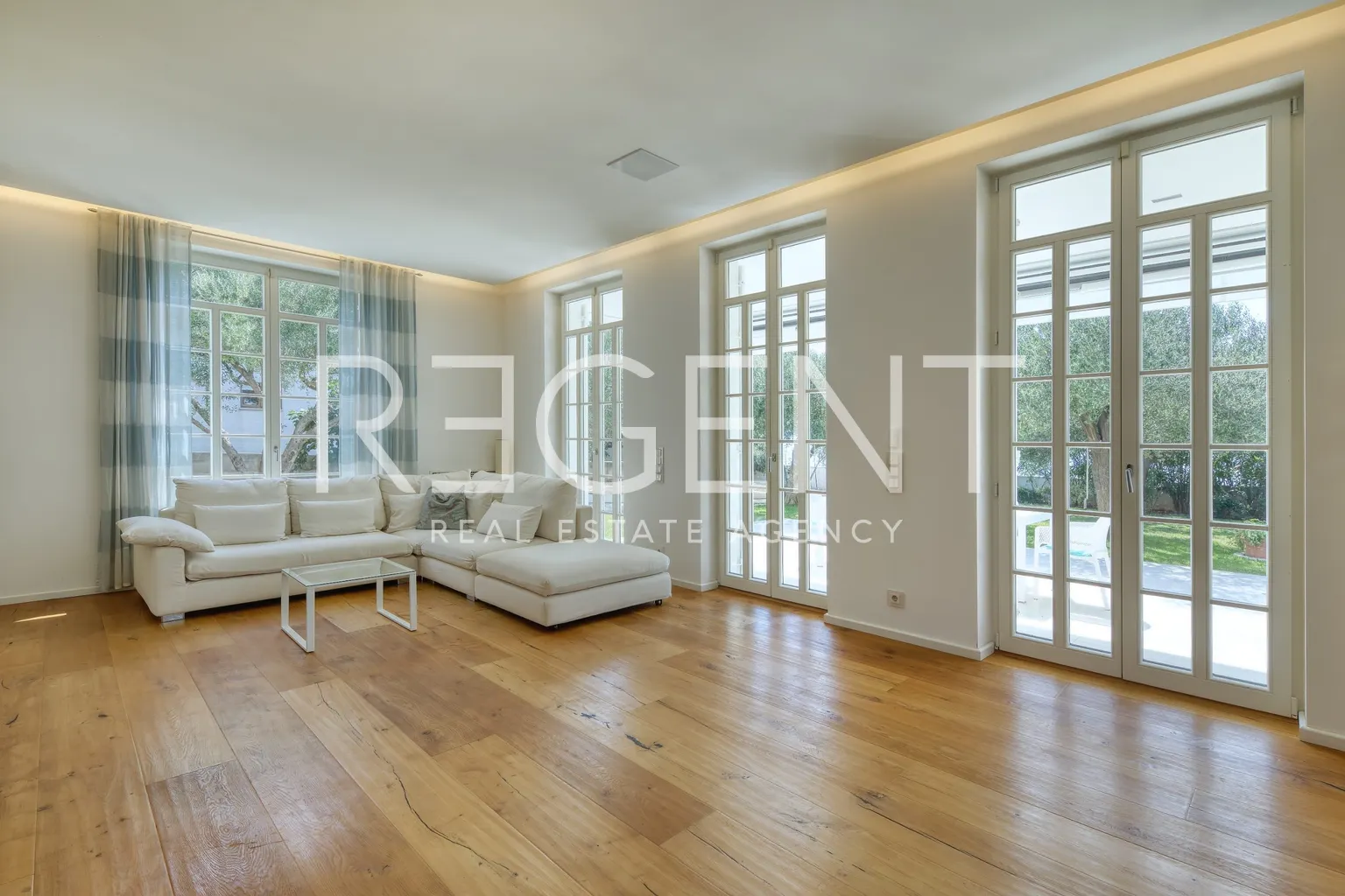 Zadar - Luksuzna vila prvi red uz more 210 m2