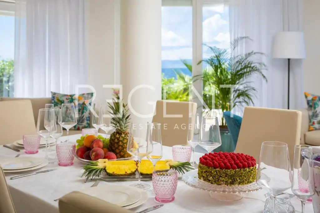 Brač - Moderna vila prvi red uz more