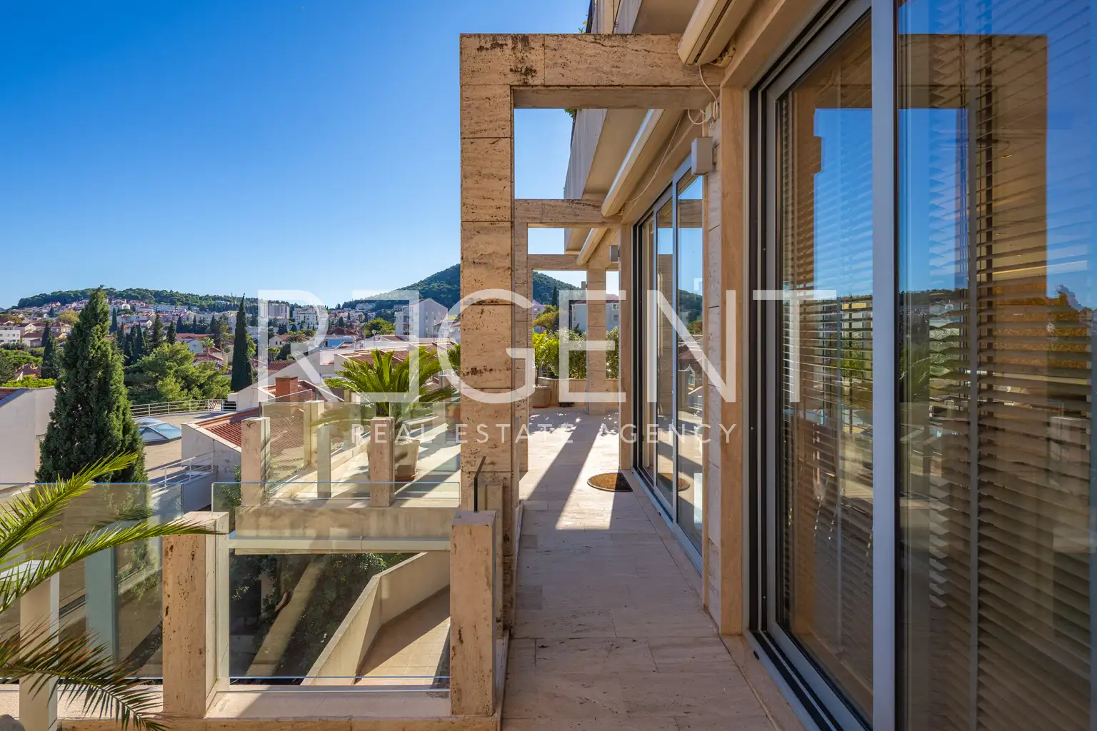 Dubrovnik, Lapad – penthouse 268 m², krovna terasa, bazen, garaža