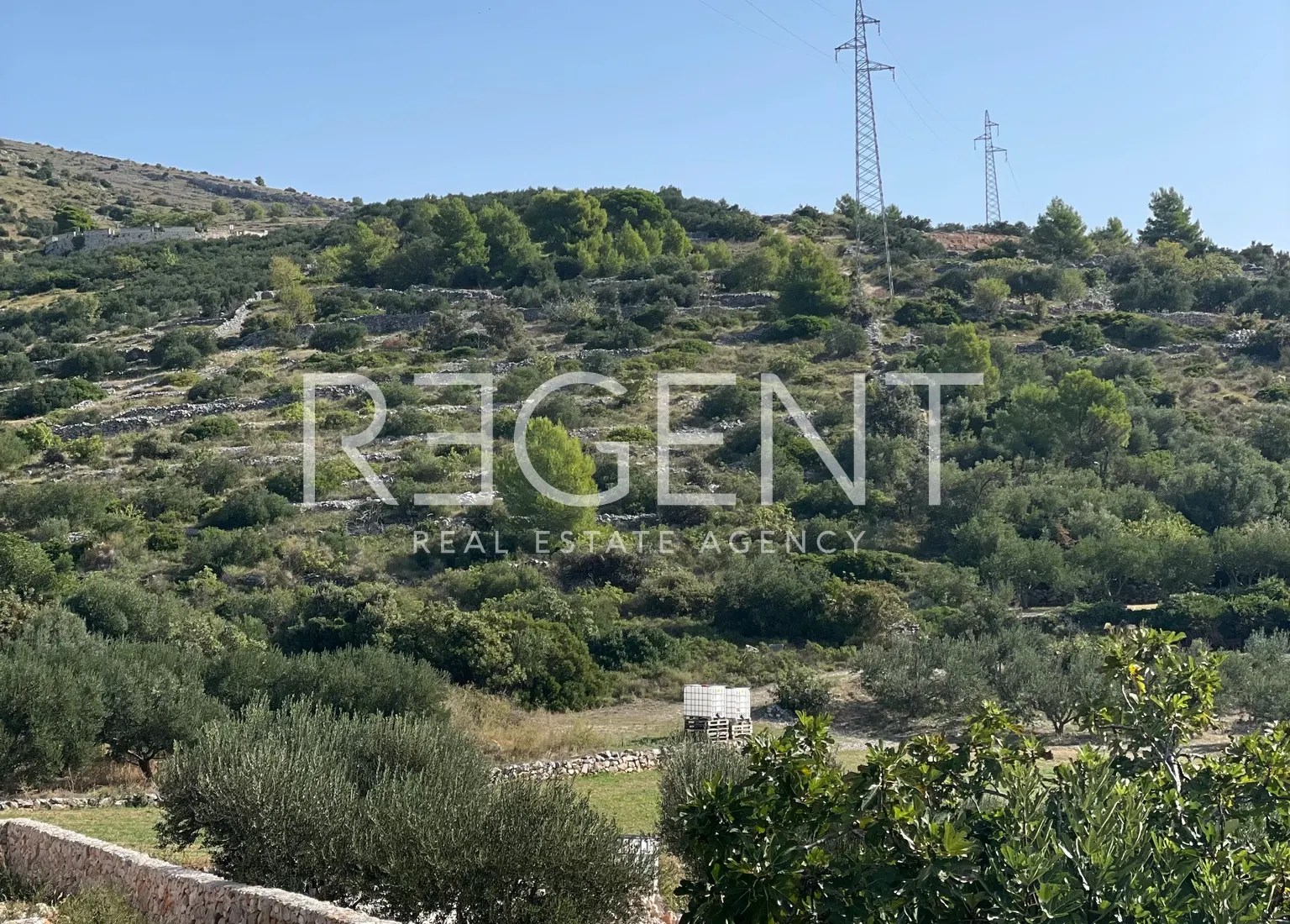 Trogir, Seget Vranjica - stavební pozemek 7400 m2