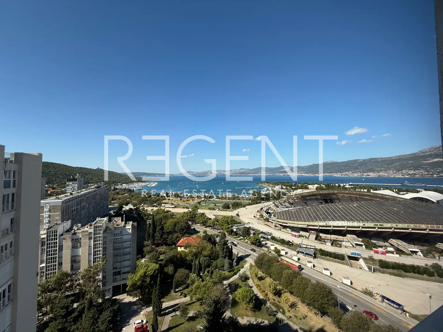 Split, Spinut - Trosoban stan s pogledom na grad i more