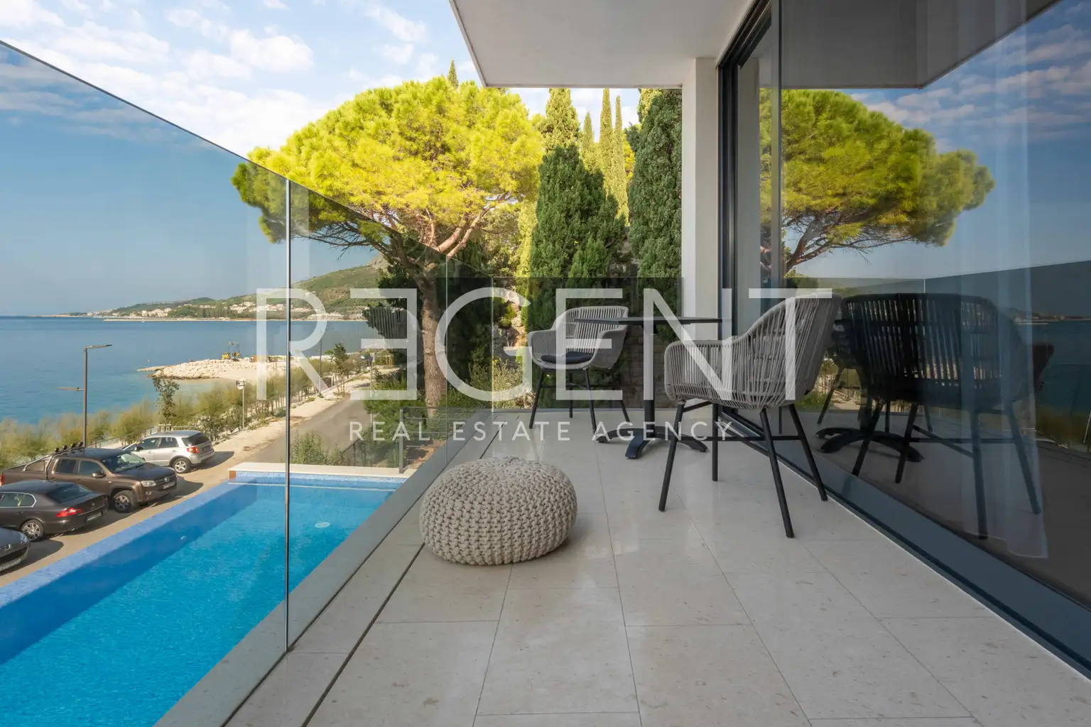 Омиш, Брзет - Двухкомнатная квартира с балконом и террасой в первом ряду у моря