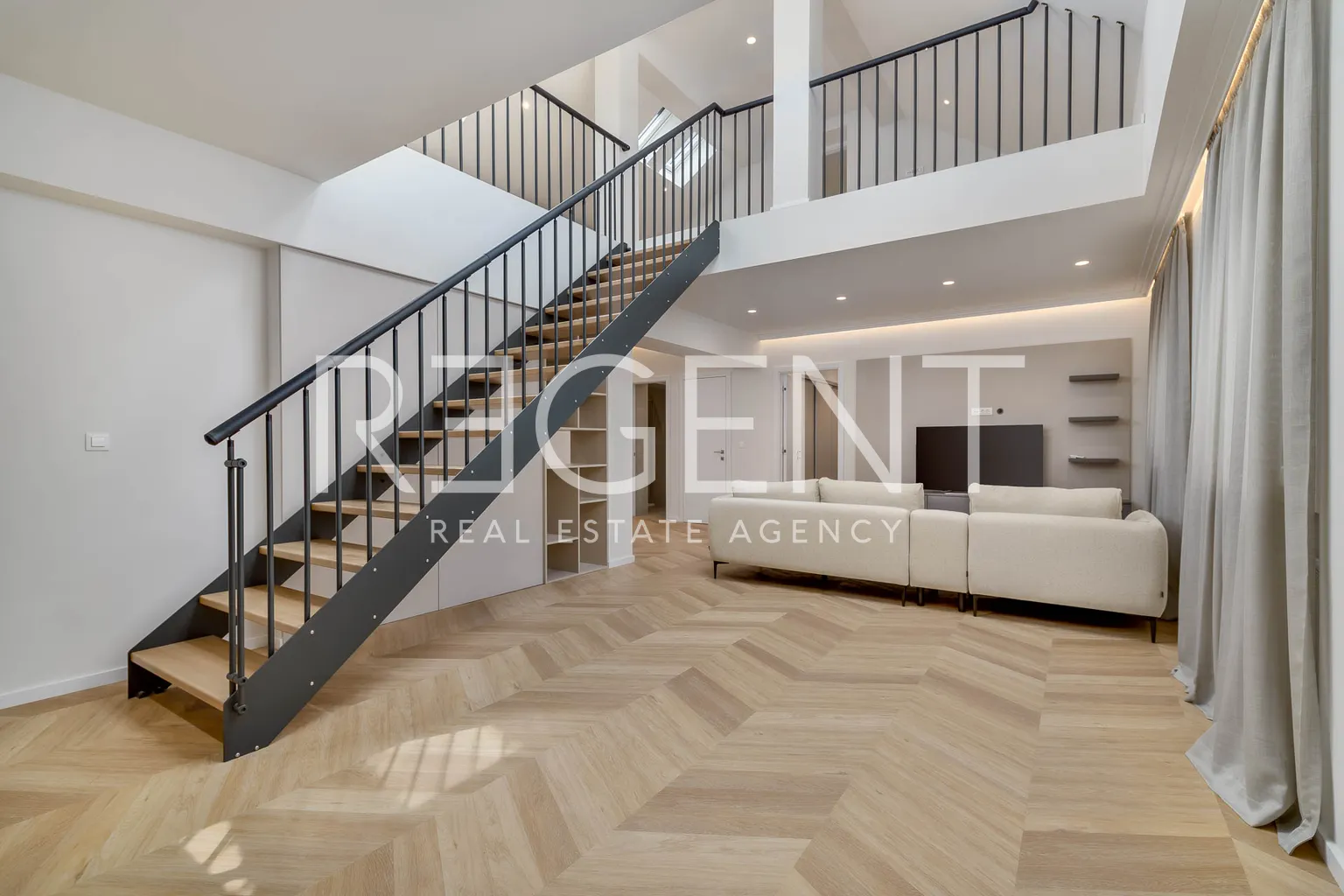Záhřeb, Centrum – Luxusní dvoupodlažní penthouse 150 m² k pronájmu