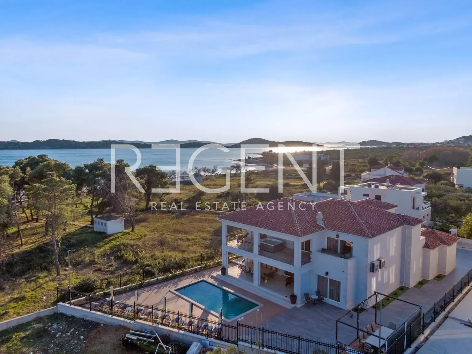 Šibenik, Vodice - luxusní vila s bazénem a panoramatickým výhledem 530m2