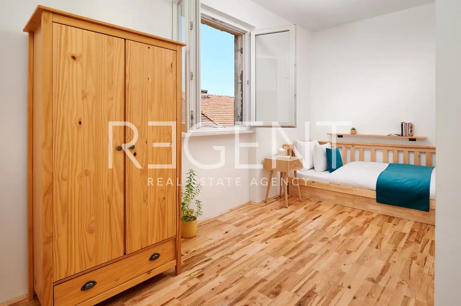 Split, Bačvice - Trosoban stan sa loggiom 105 m2