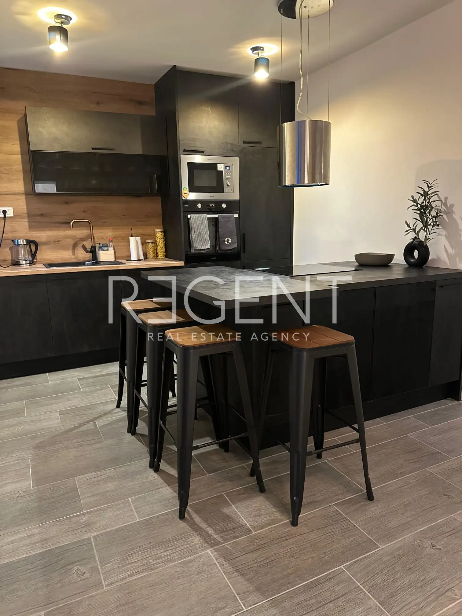Zagreb, Center - stan 68 m², 3-sobno, renoviran 2025, shramba