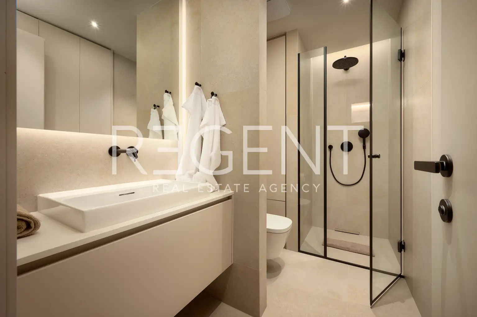 Split, Žnjan - Dvojizbový byt s loggiou a výhľadom na more