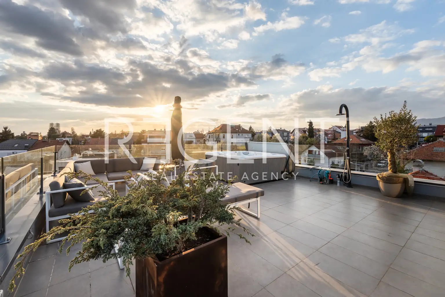 Zagreb, Unterstadt - Luxus-Penthouse mit Panoramadachterrasse
