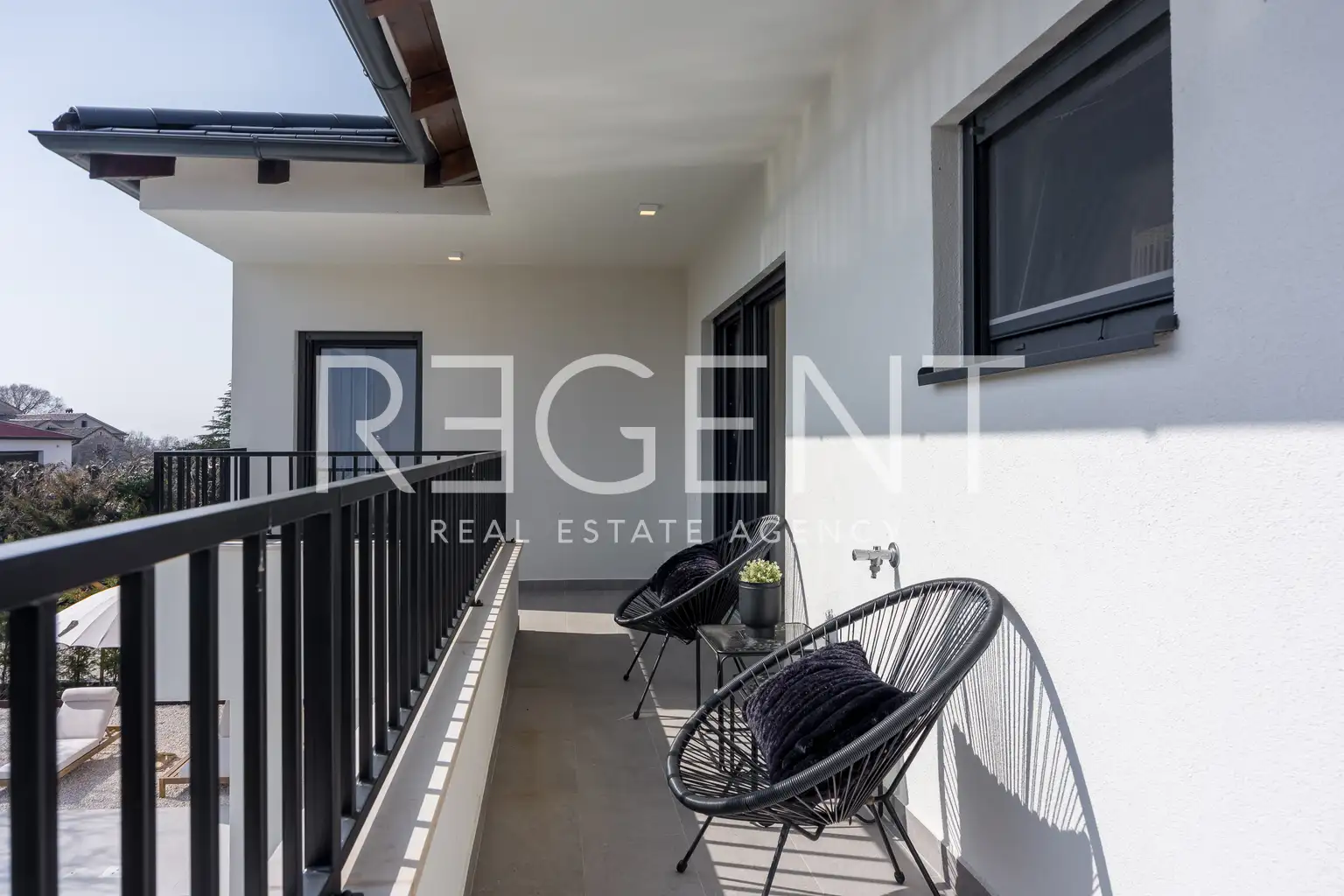 Istra, Svetvinčenat - Moderna vila s grijanim bazenom