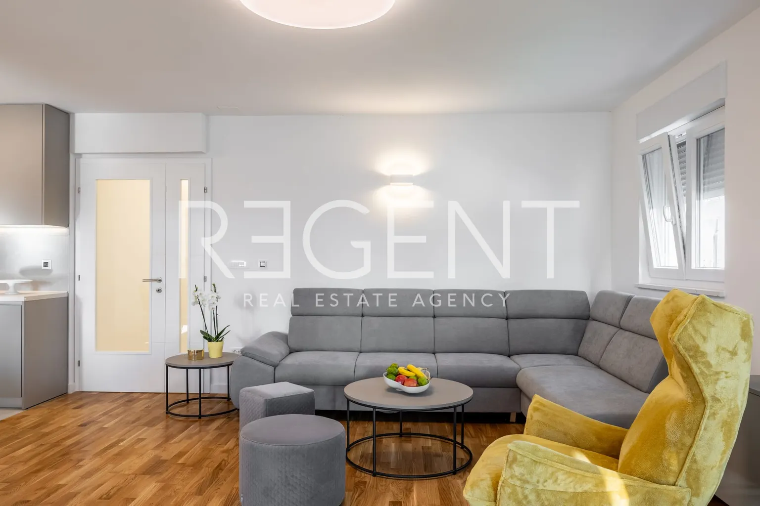 Split, Podstrana - Nowoczesny, przestronny apartament z ogrodem, Długoterminowo
