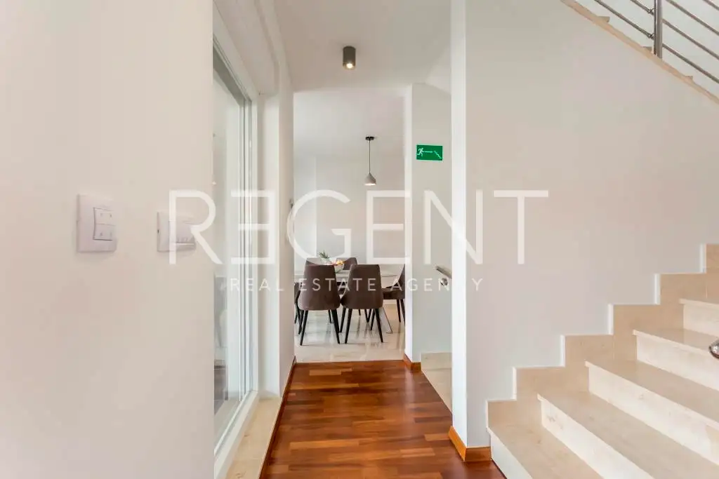 Podstrana - Trojizbový byt s terasou