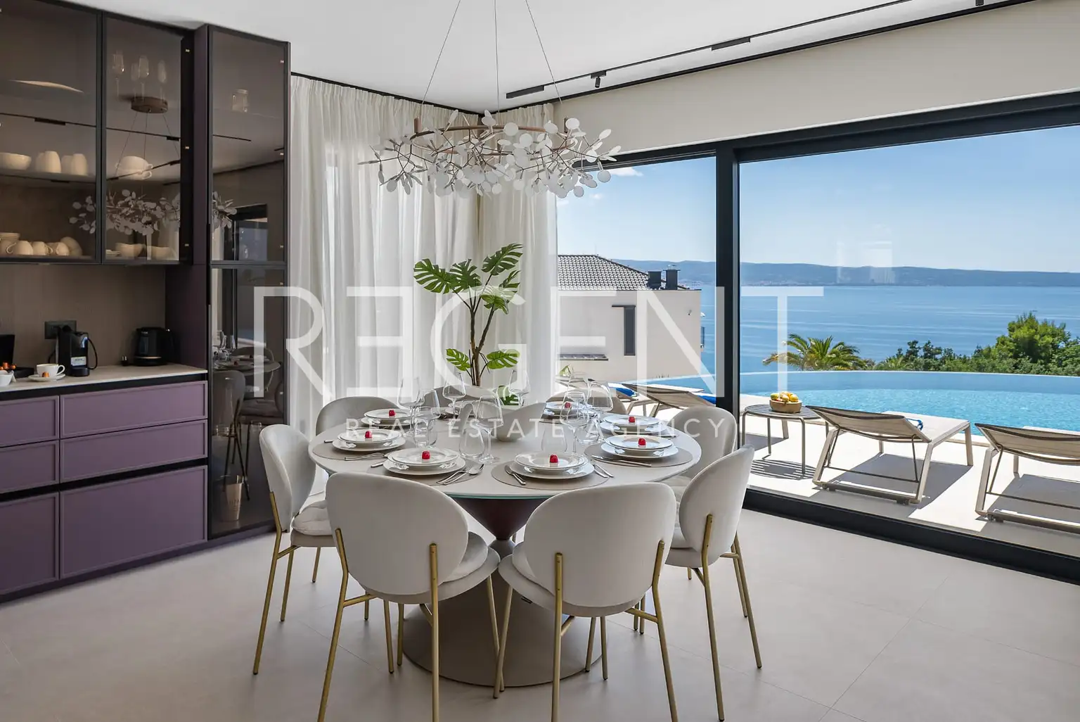 Podstrana - Vila s bazénom a výhľadom na more