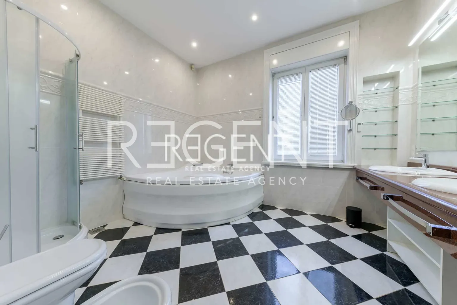 Záhřeb, Tuškanac - Luxusní byt se zahradou 250 m2, pronájem
