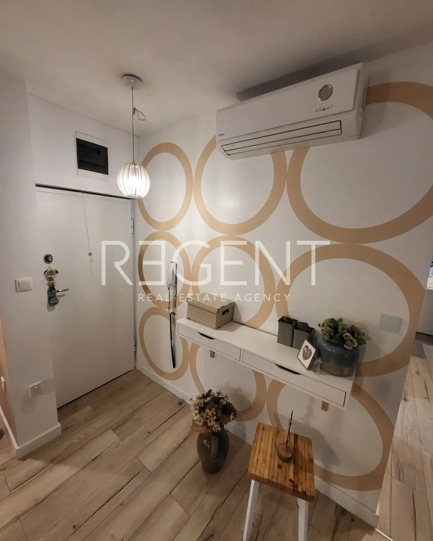 Split, Gripe - Dvosoban stan sa balkonom