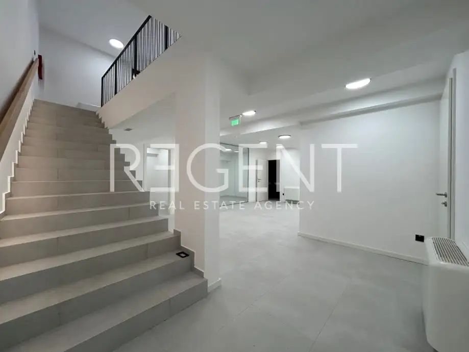 Zagabria, Trešnjevka - ampio locale commerciale su due livelli con parcheggio