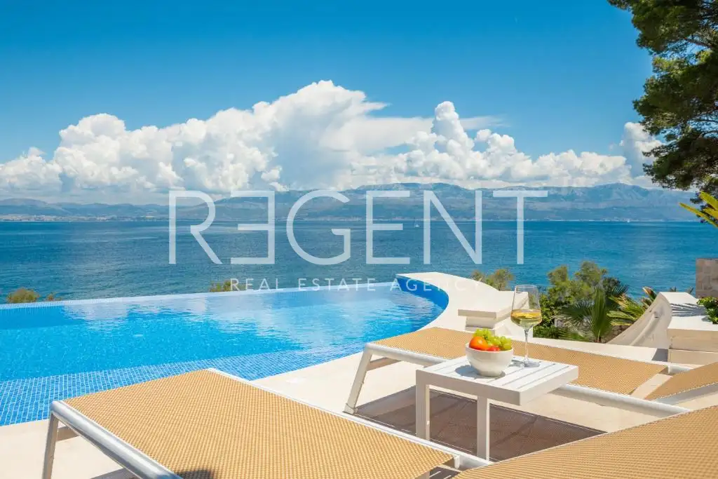 Brač - Moderna vila prvi red uz more