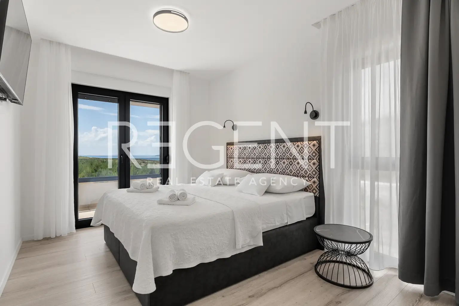 Zadar, Rovanjska - Newly built villa with a pool and sea view
