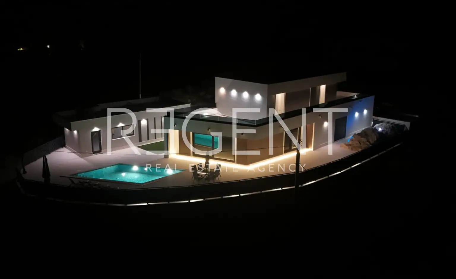 Split, Strožanac - Modern villa with sea view, pool and auxiliary building 50 m2