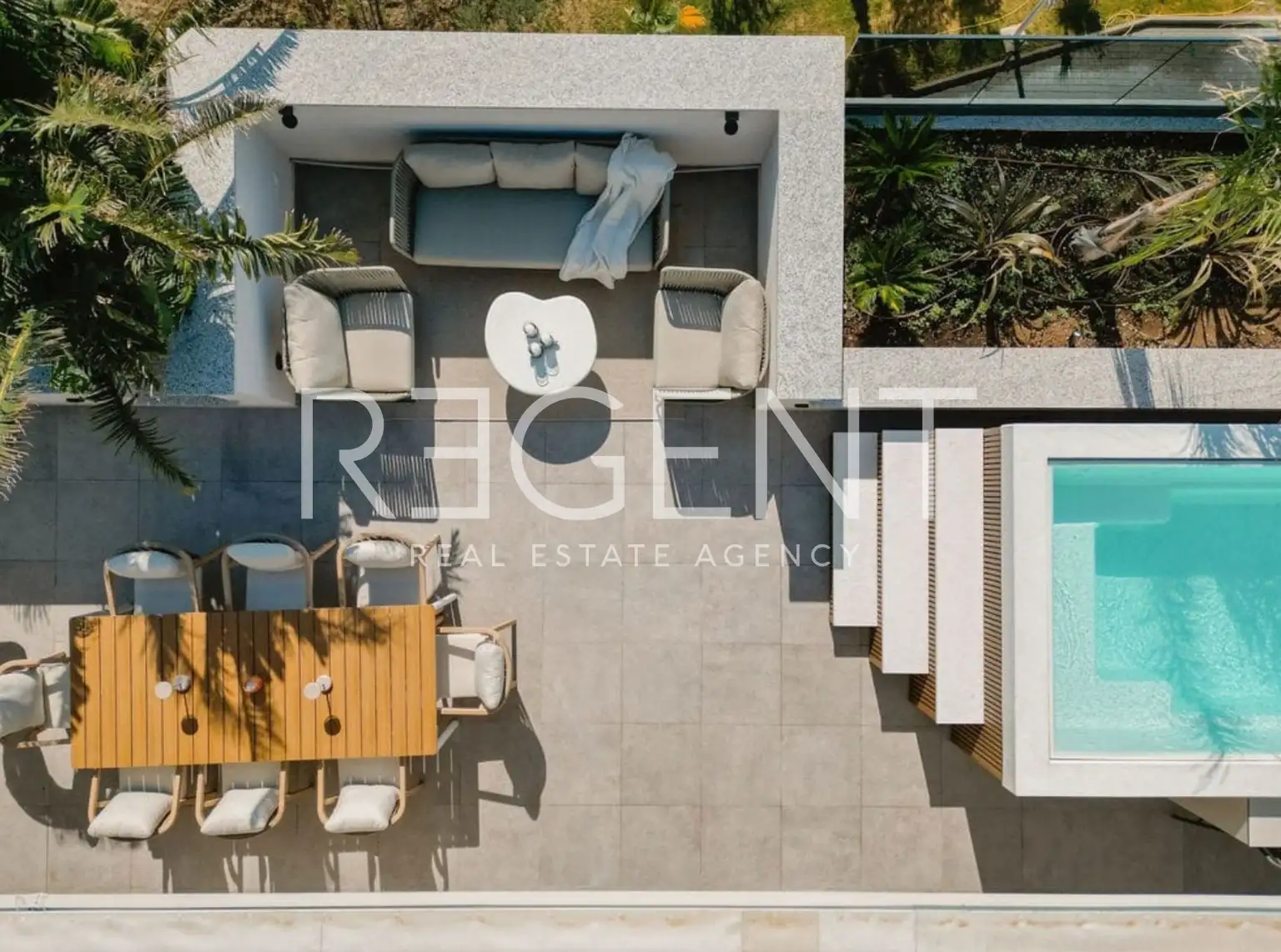 Split, Sirobuja - Trosobni penthouse sa bazenom
