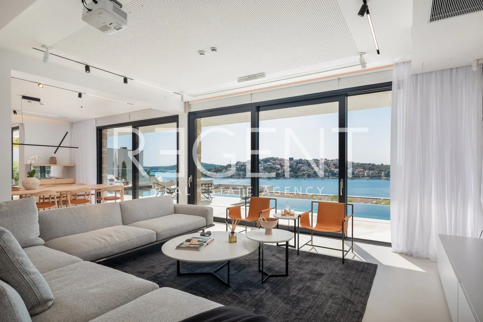 Šibenik, Rogoznica – Moderna vila s panoramskim pogledom na more